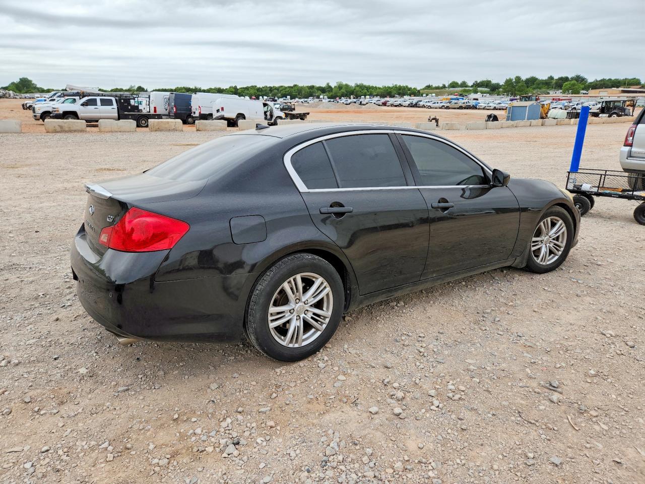 INFINITI G37 SEDAN 2013 — 4