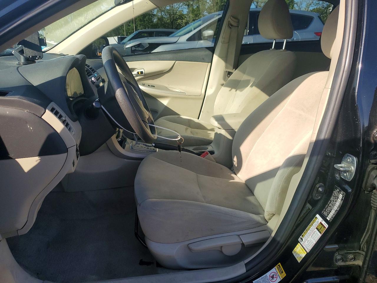 TOYOTA COROLLA 2012 — 8