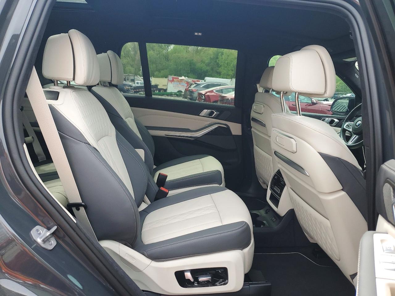 BMW X7 2025 — 12