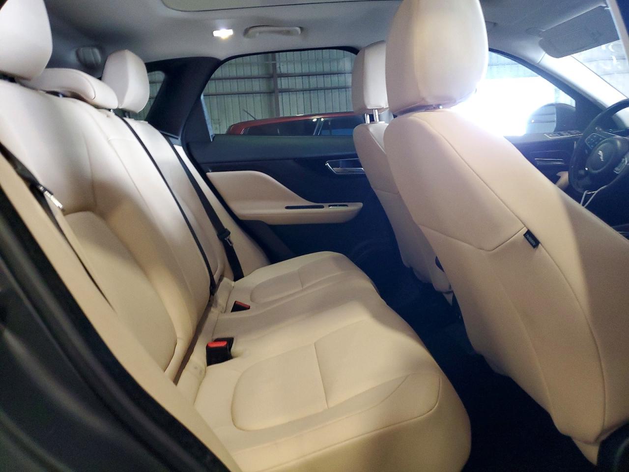 JAGUAR F-PACE 2018 — 11