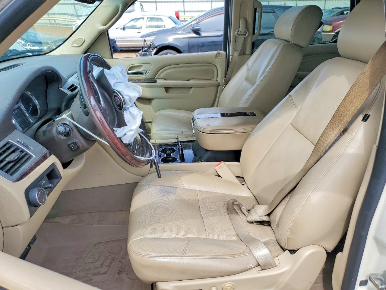 CADILLAC ESCALADE 2011 — 8