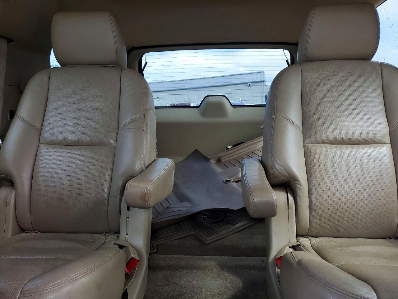 CADILLAC ESCALADE 2011 — 11