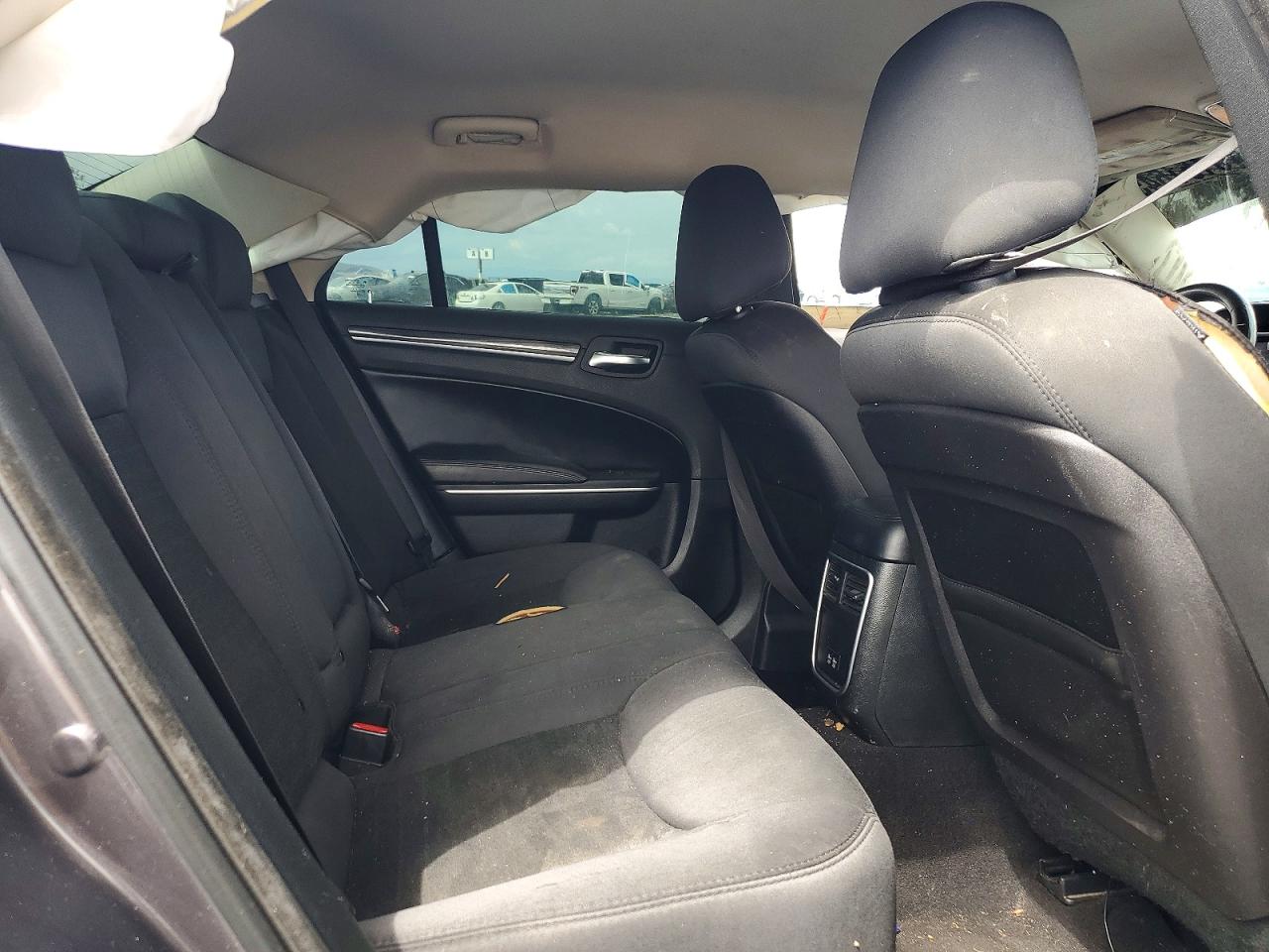CHRYSLER 300 2019 — 11