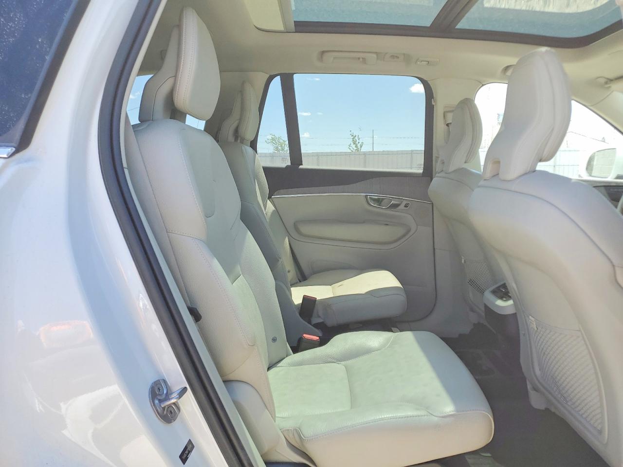 VOLVO XC90 2023 — 12