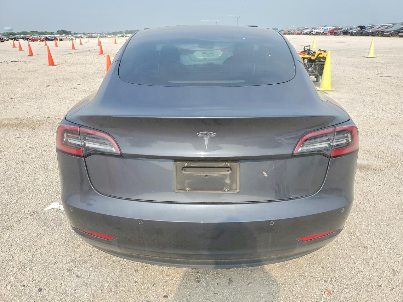 TESLA MODEL 3 2021 — 7