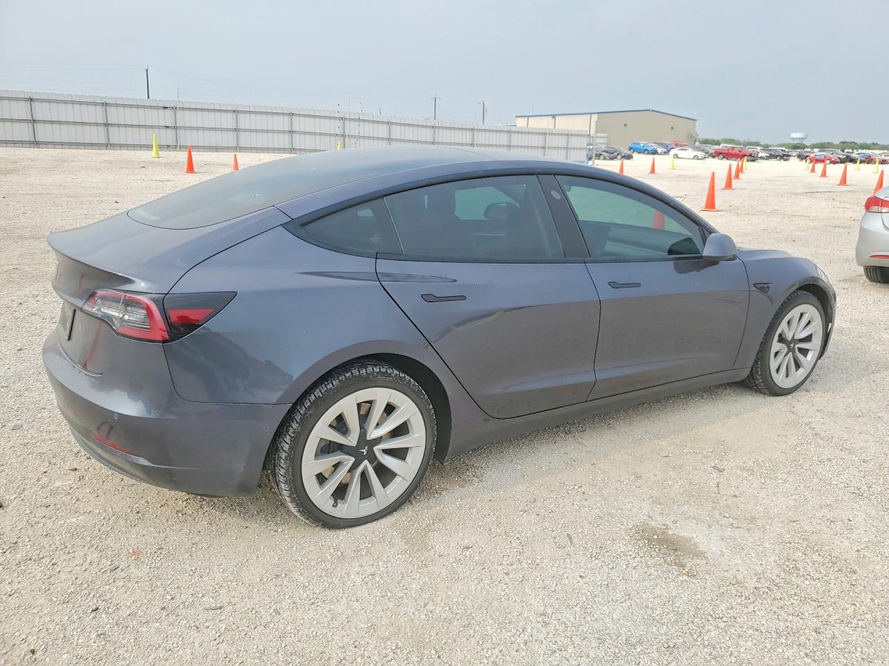TESLA MODEL 3 2021 — 4