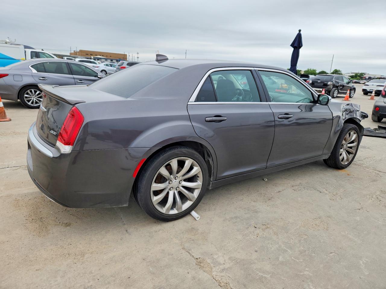 CHRYSLER 300 2019 — 4