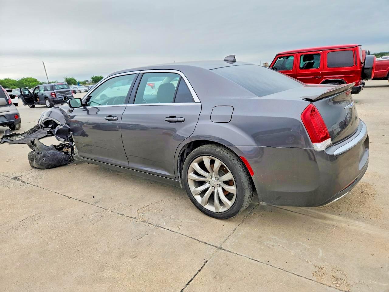 CHRYSLER 300 2019 — 3