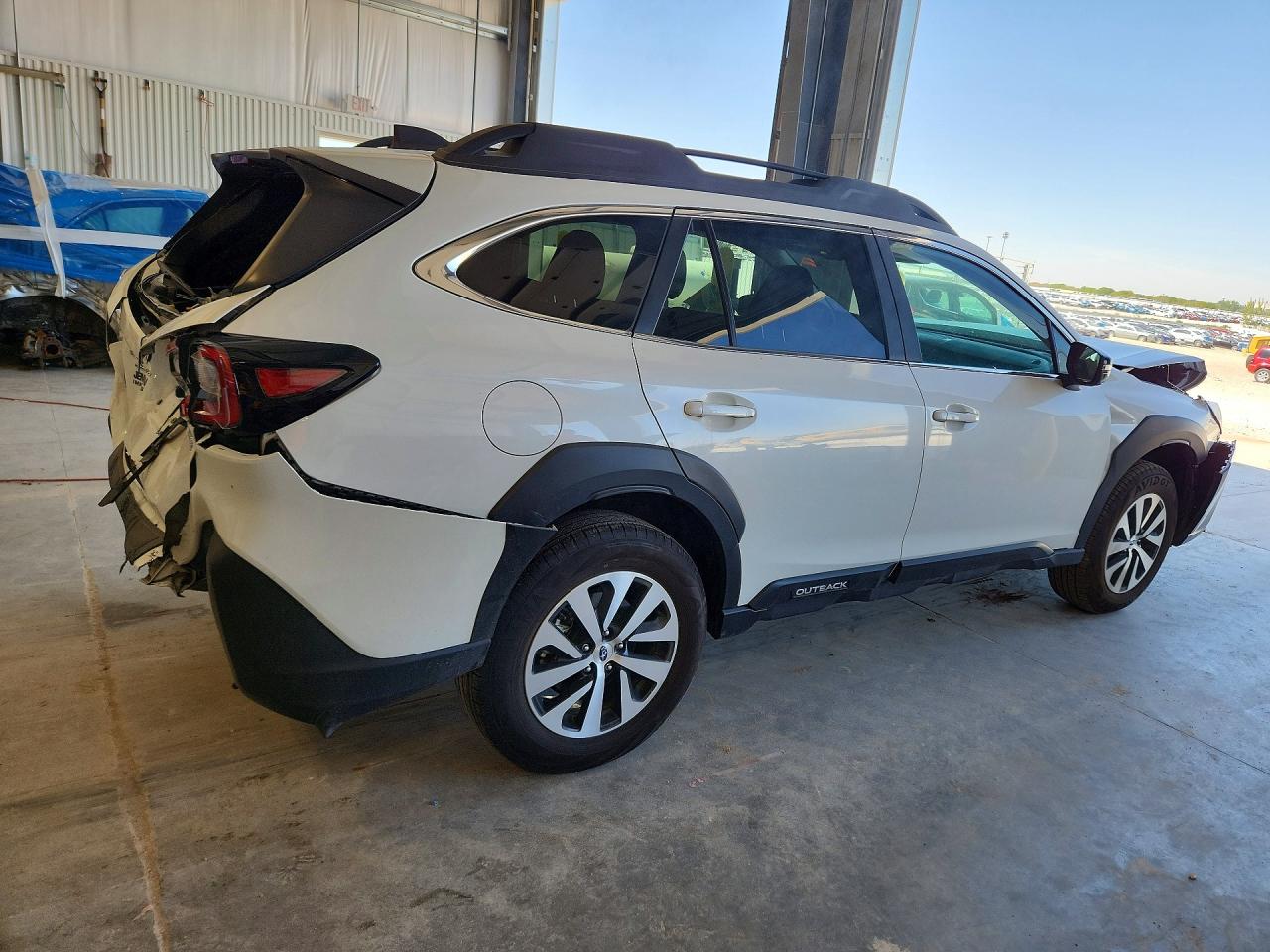 SUBARU OUTBACK 2025 — 4