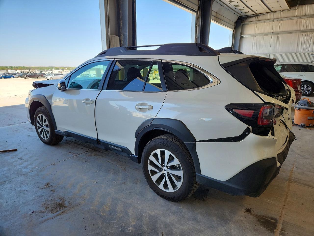 SUBARU OUTBACK 2025 — 3
