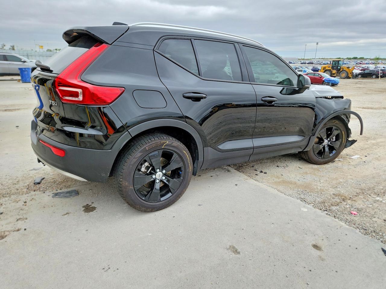 VOLVO XC40 2021 — 4
