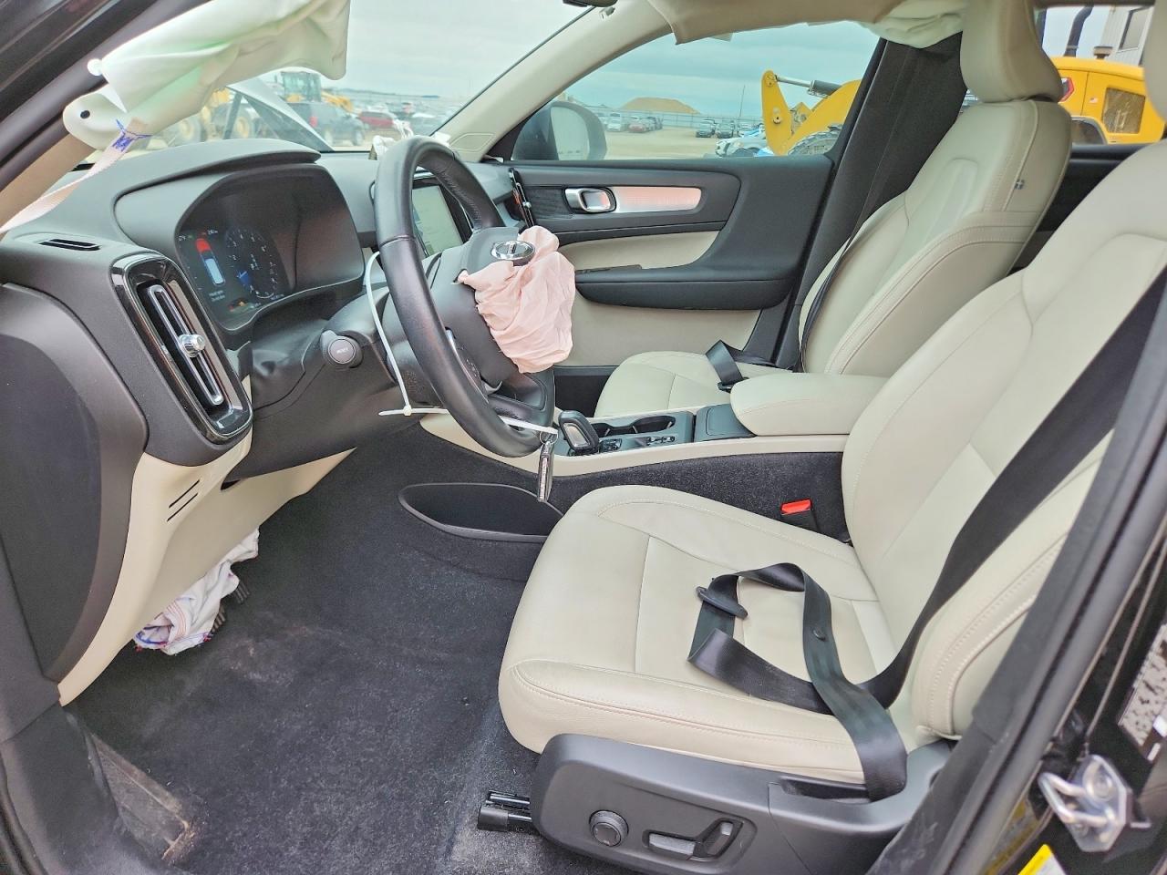 VOLVO XC40 2021 — 8