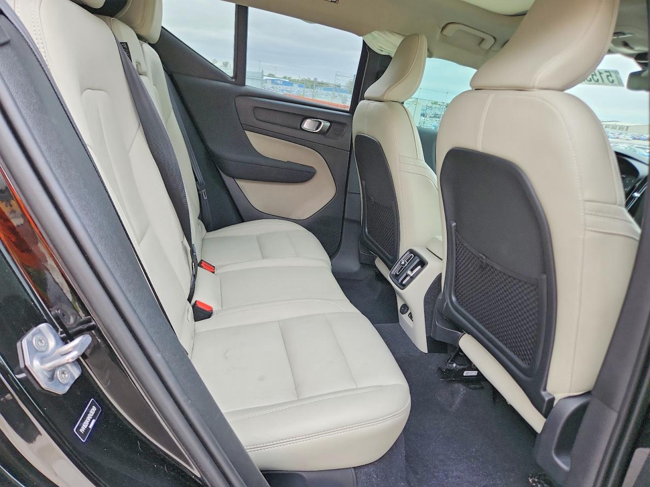 VOLVO XC40 2021 — 12