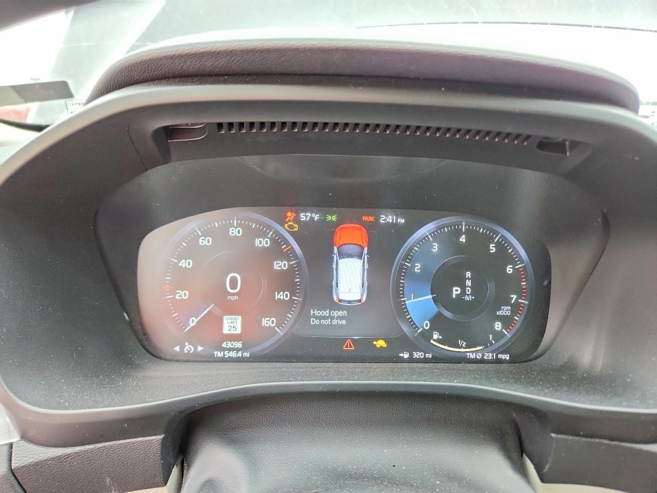 VOLVO XC40 2021 — 10