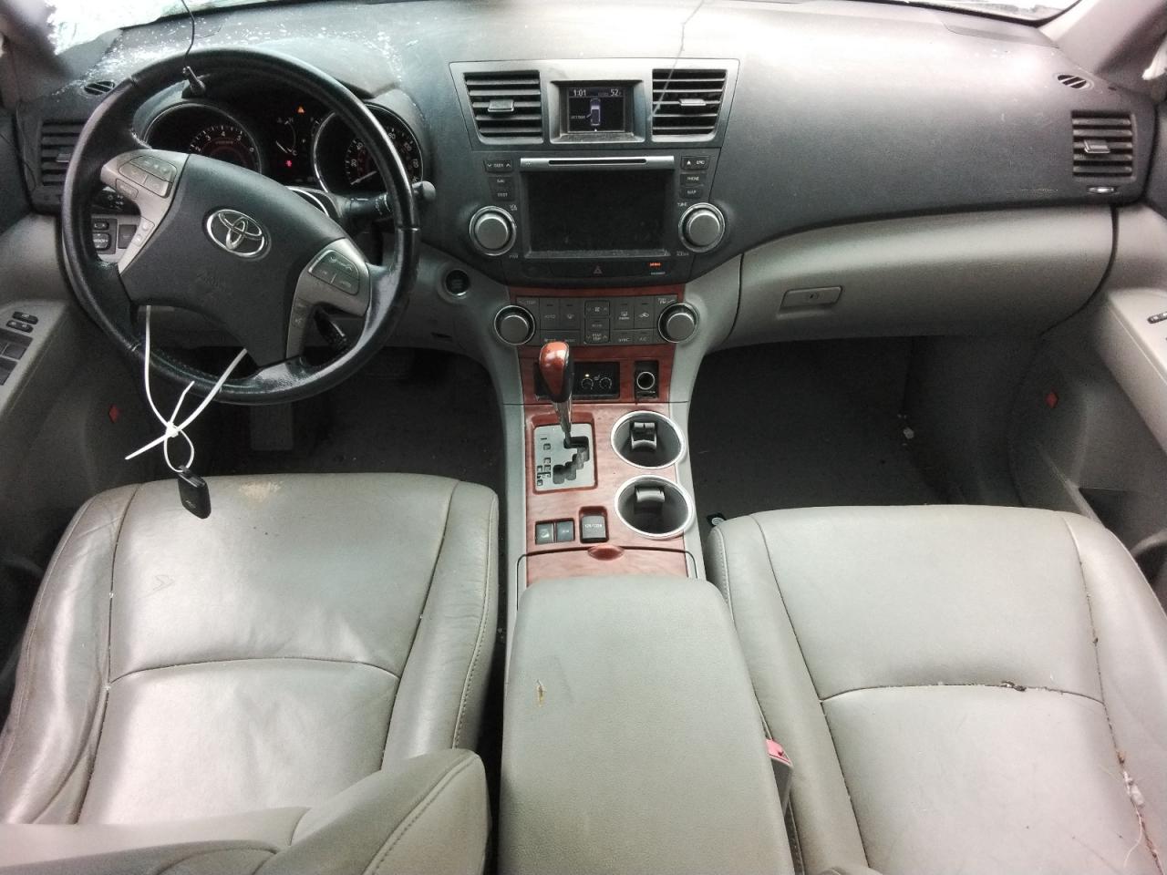 TOYOTA HIGHLANDER 2010 — 9