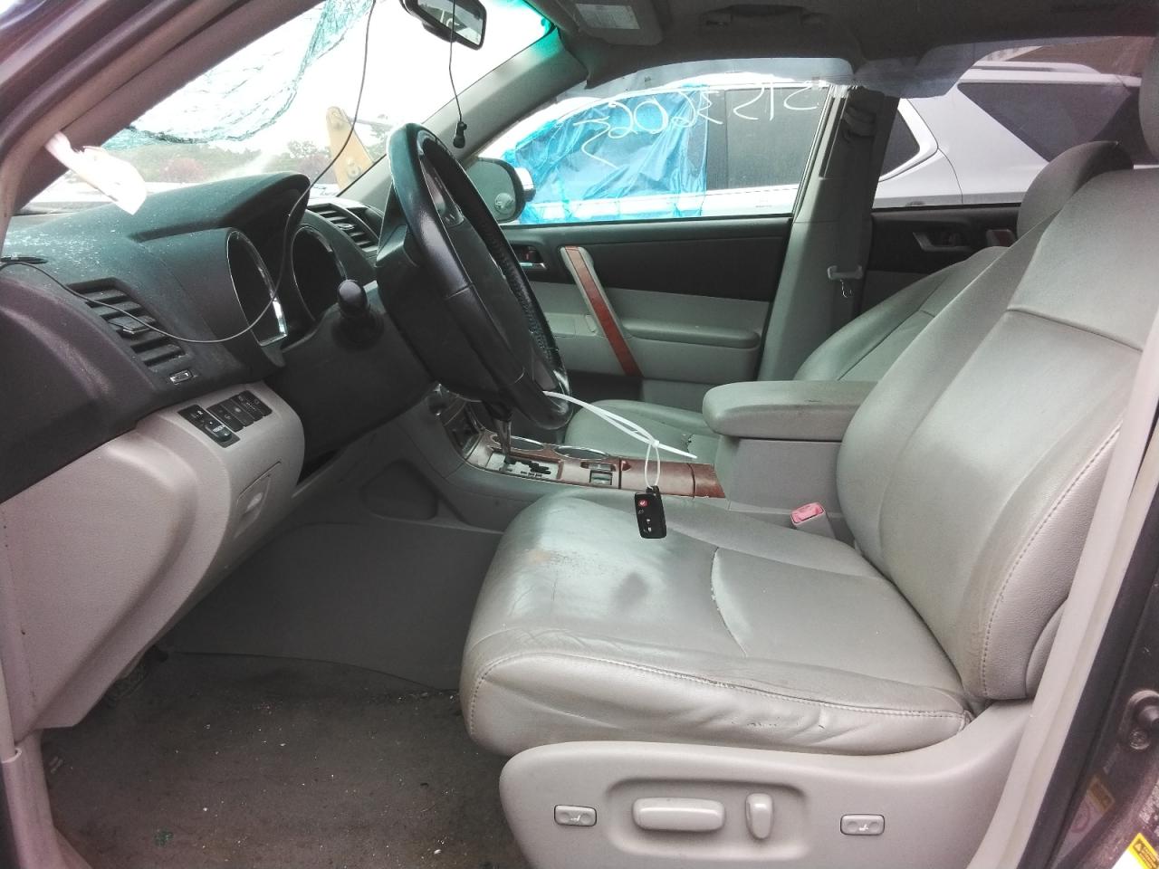 TOYOTA HIGHLANDER 2010 — 8