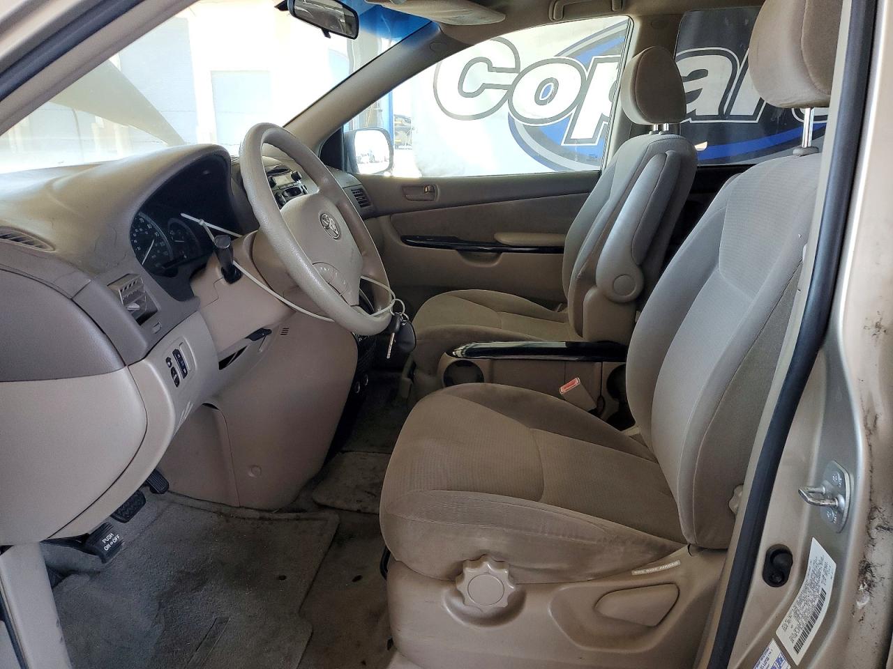 TOYOTA SIENNA 2004 — 8