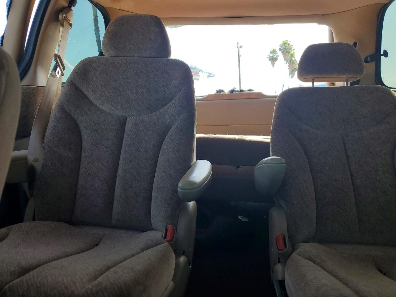 CHRYSLER TOWN & COUNTRY 1999 — 11
