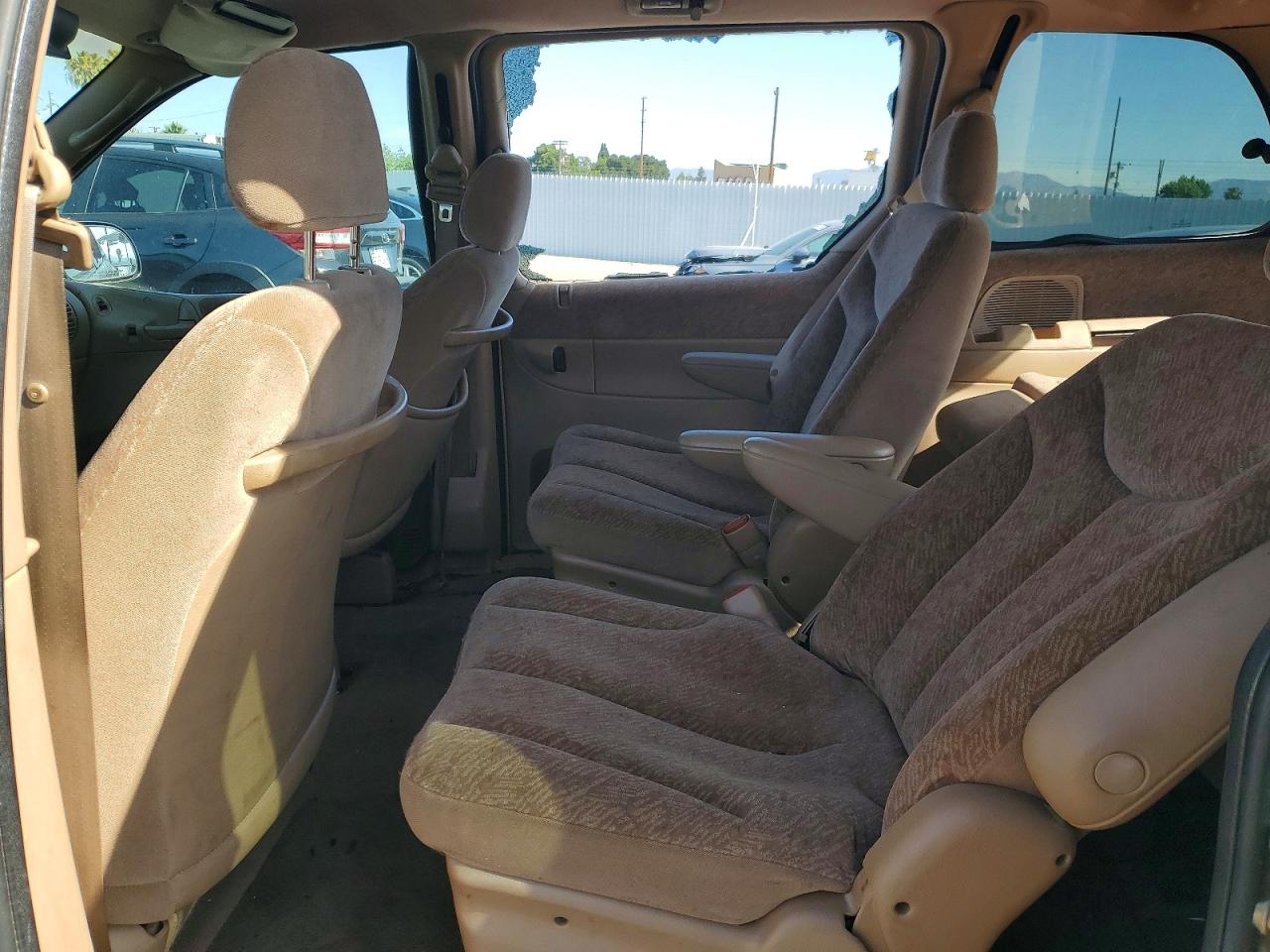 CHRYSLER TOWN & COUNTRY 1999 — 12