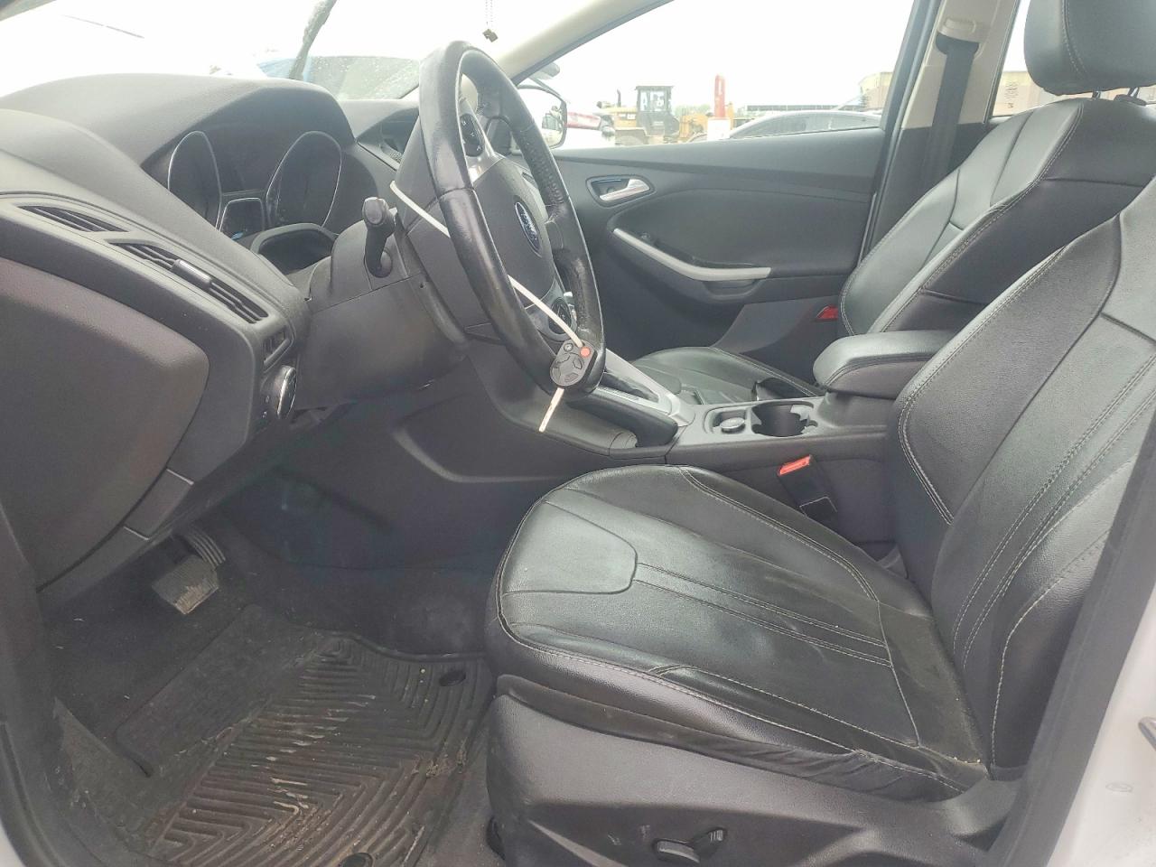 FORD FOCUS 2014 — 8
