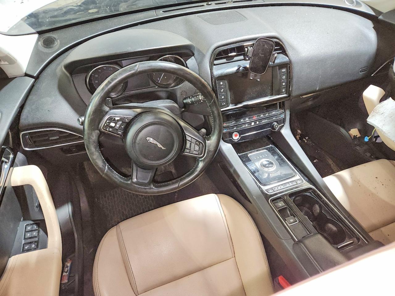 JAGUAR F-PACE 2018 — 9