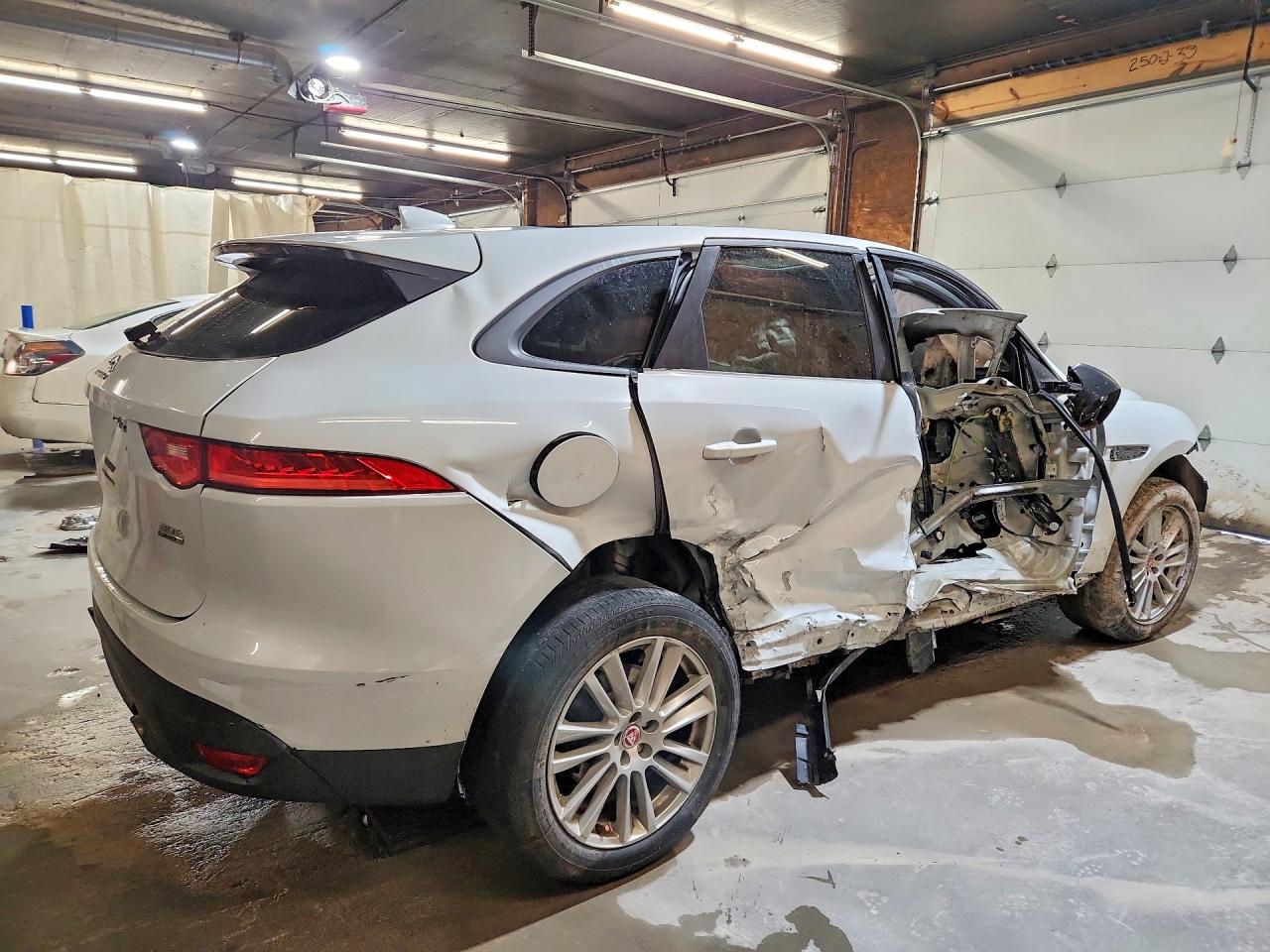 JAGUAR F-PACE 2018 — 4