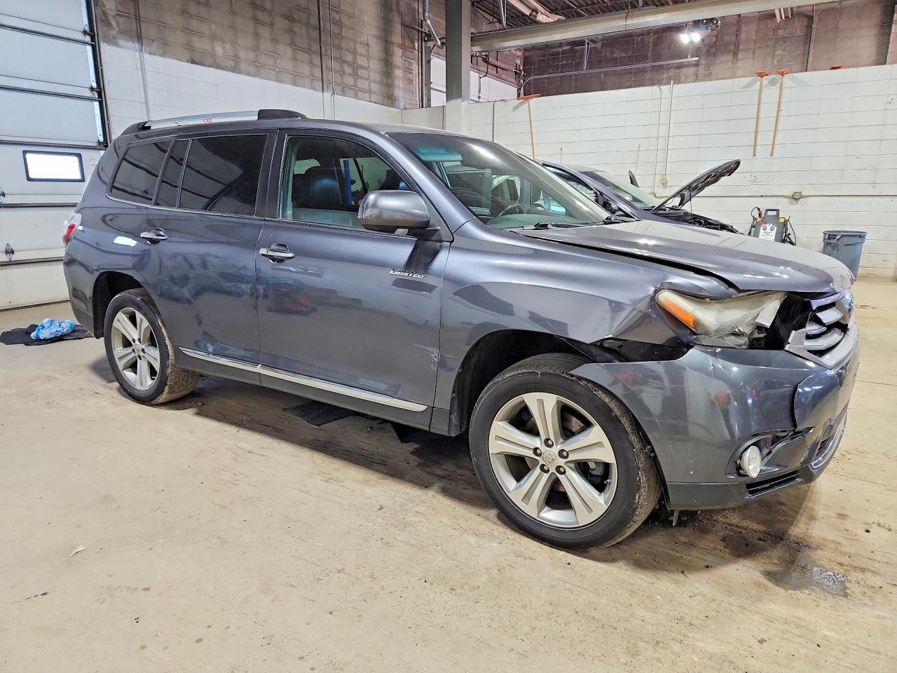 TOYOTA HIGHLANDER 2013 — 5