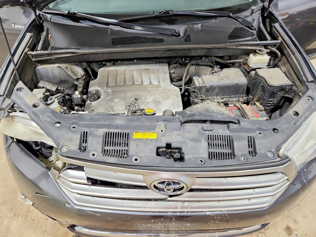 TOYOTA HIGHLANDER 2013 — 13