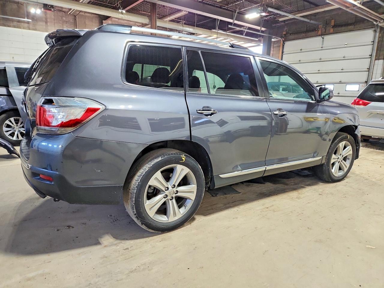TOYOTA HIGHLANDER 2013 — 4