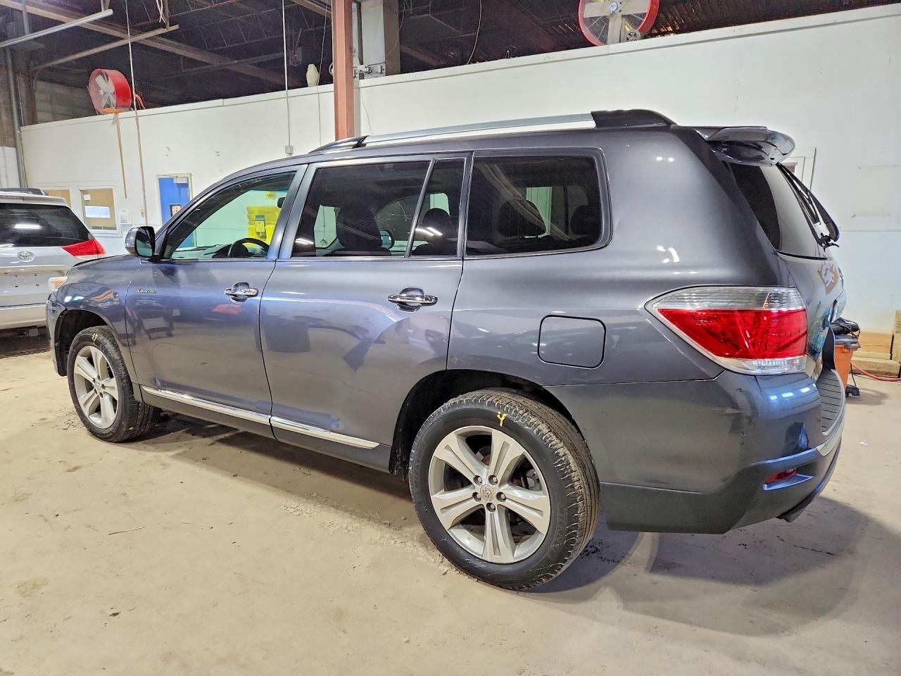 TOYOTA HIGHLANDER 2013 — 3
