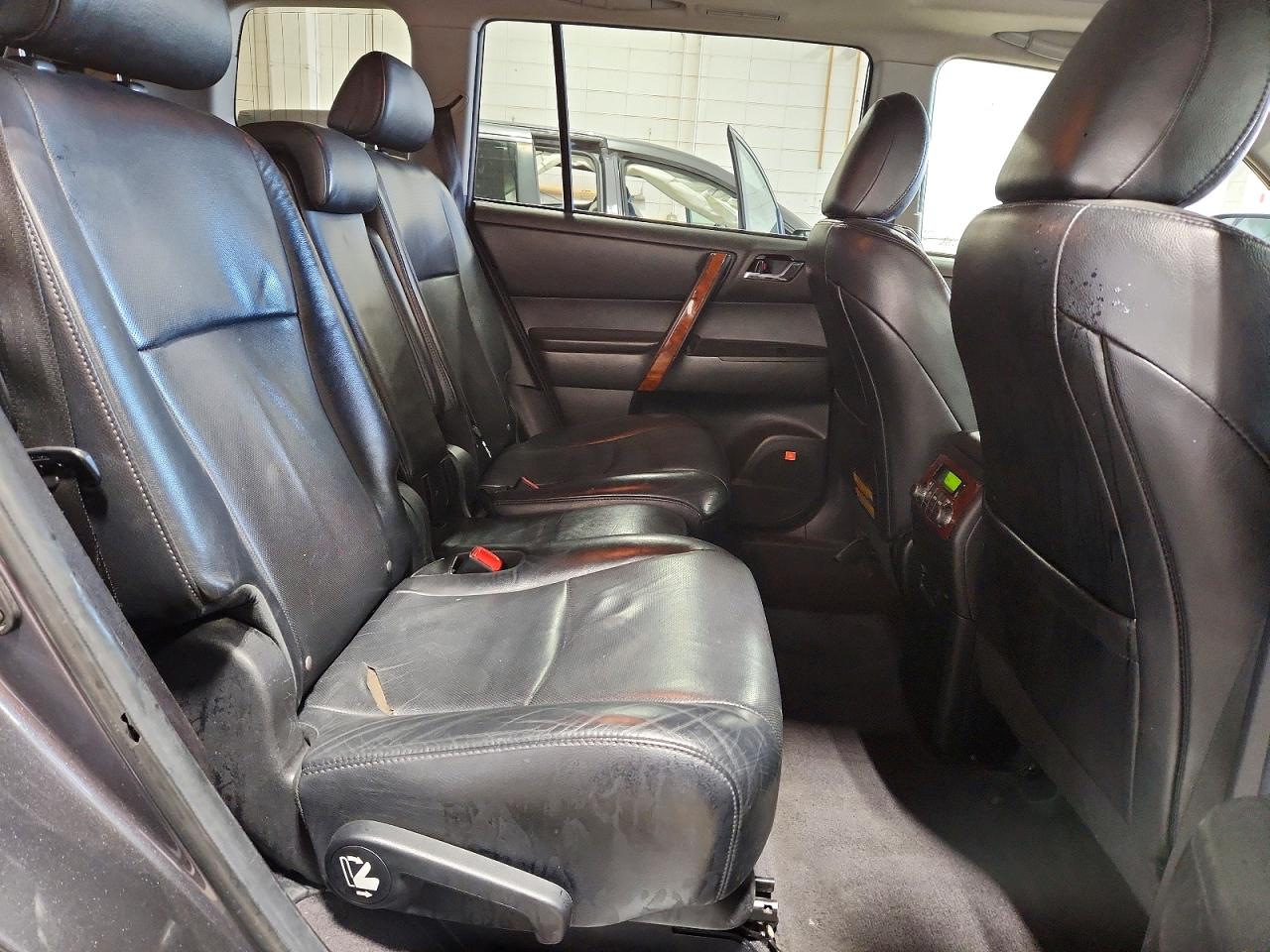 TOYOTA HIGHLANDER 2013 — 12