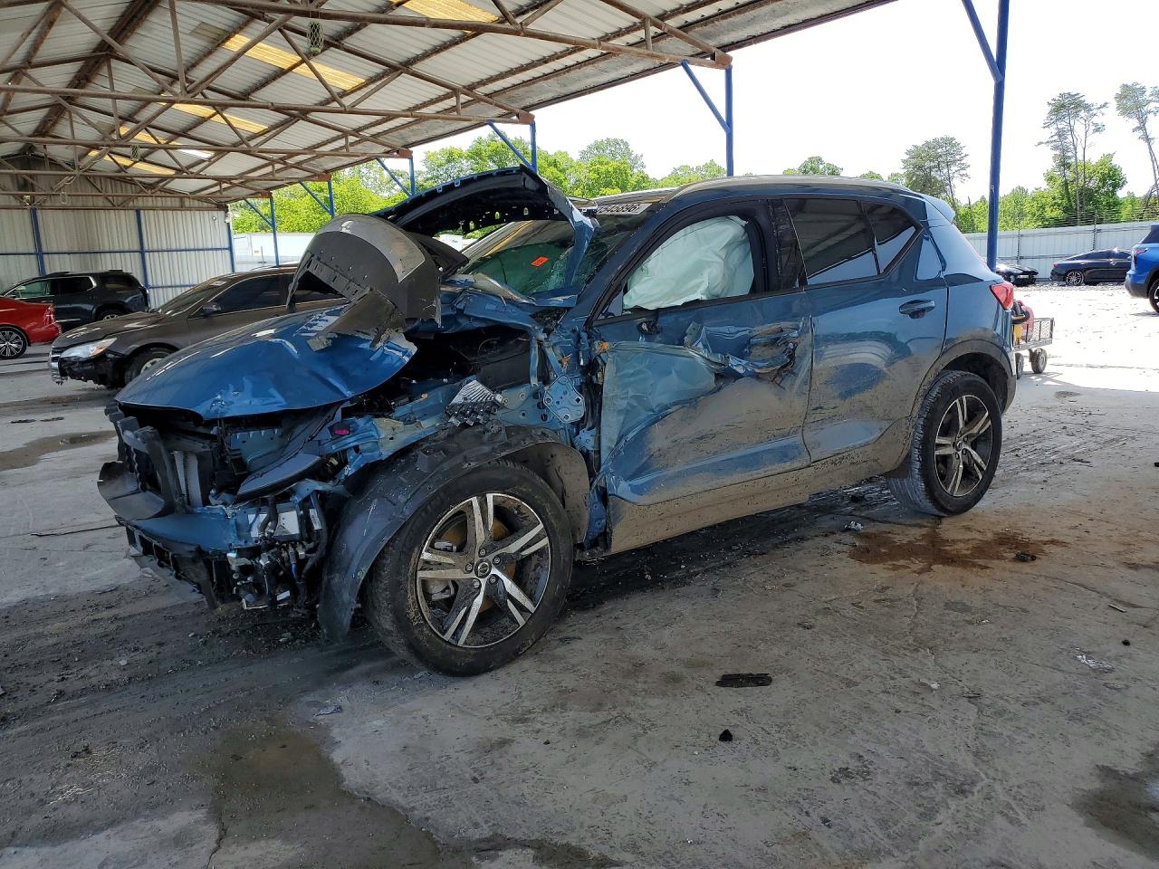 VOLVO XC40 2023 — 2