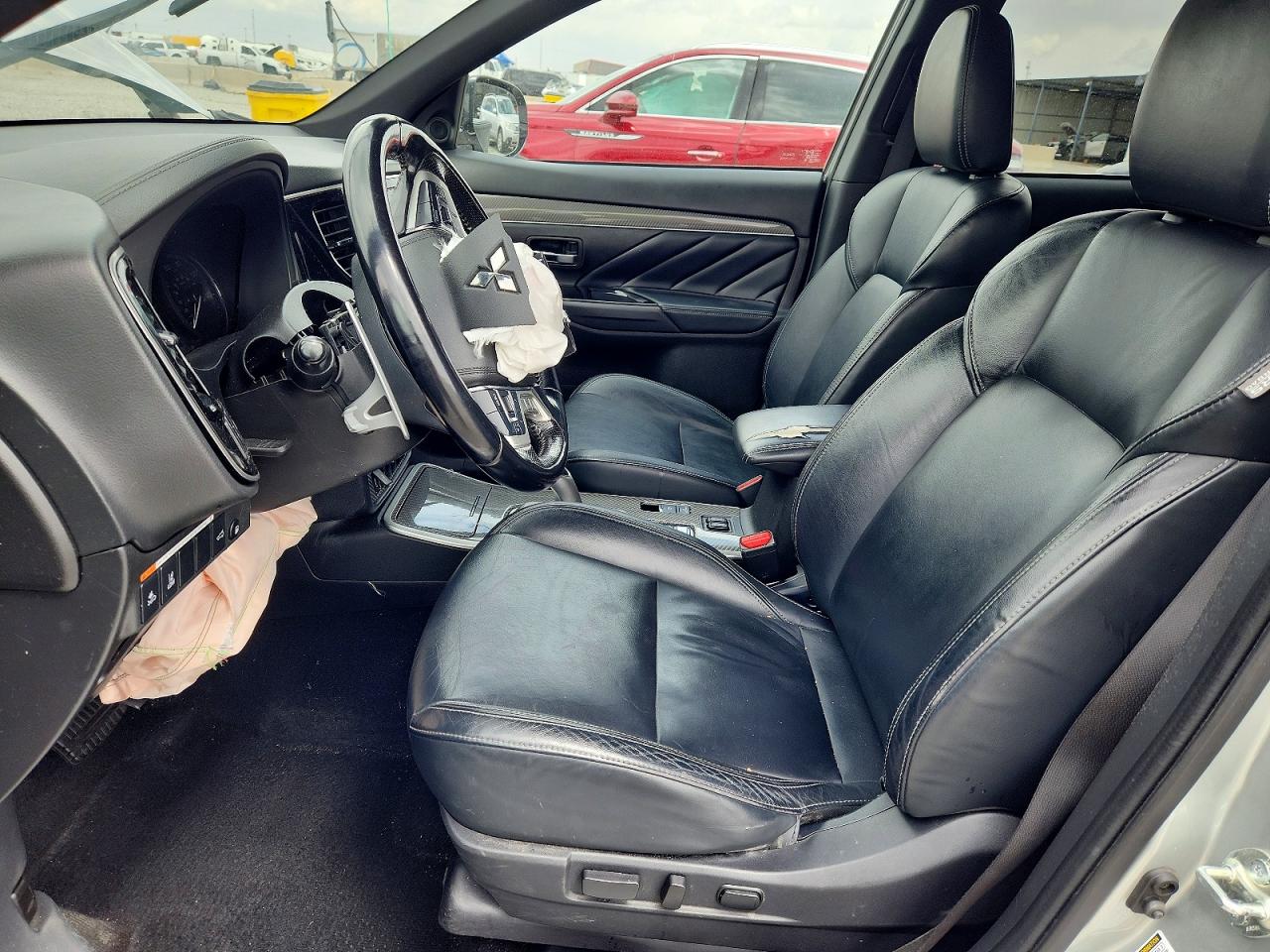 MITSUBISHI OUTLANDER 2022 — 8