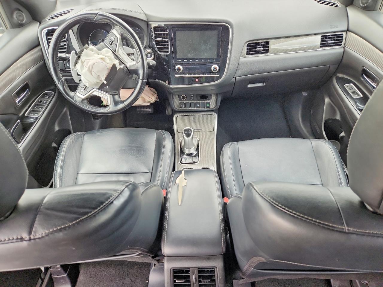 MITSUBISHI OUTLANDER 2022 — 9