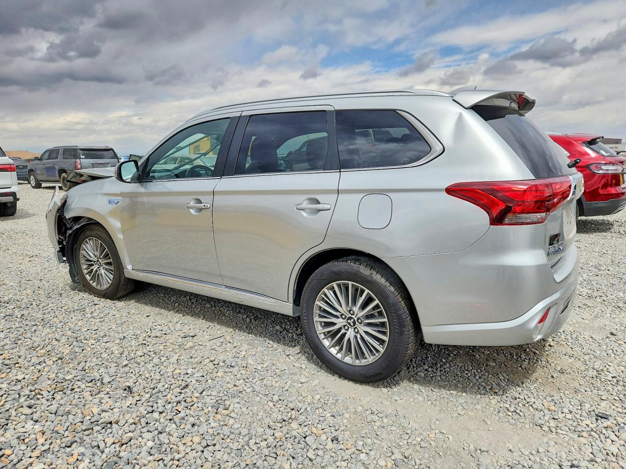 MITSUBISHI OUTLANDER 2022 — 3