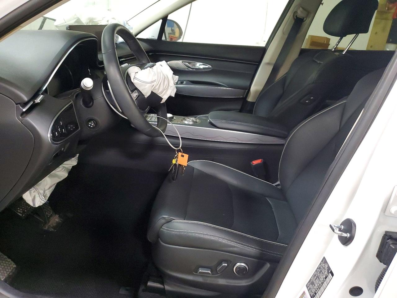 GENESIS GV70 2025 — 8