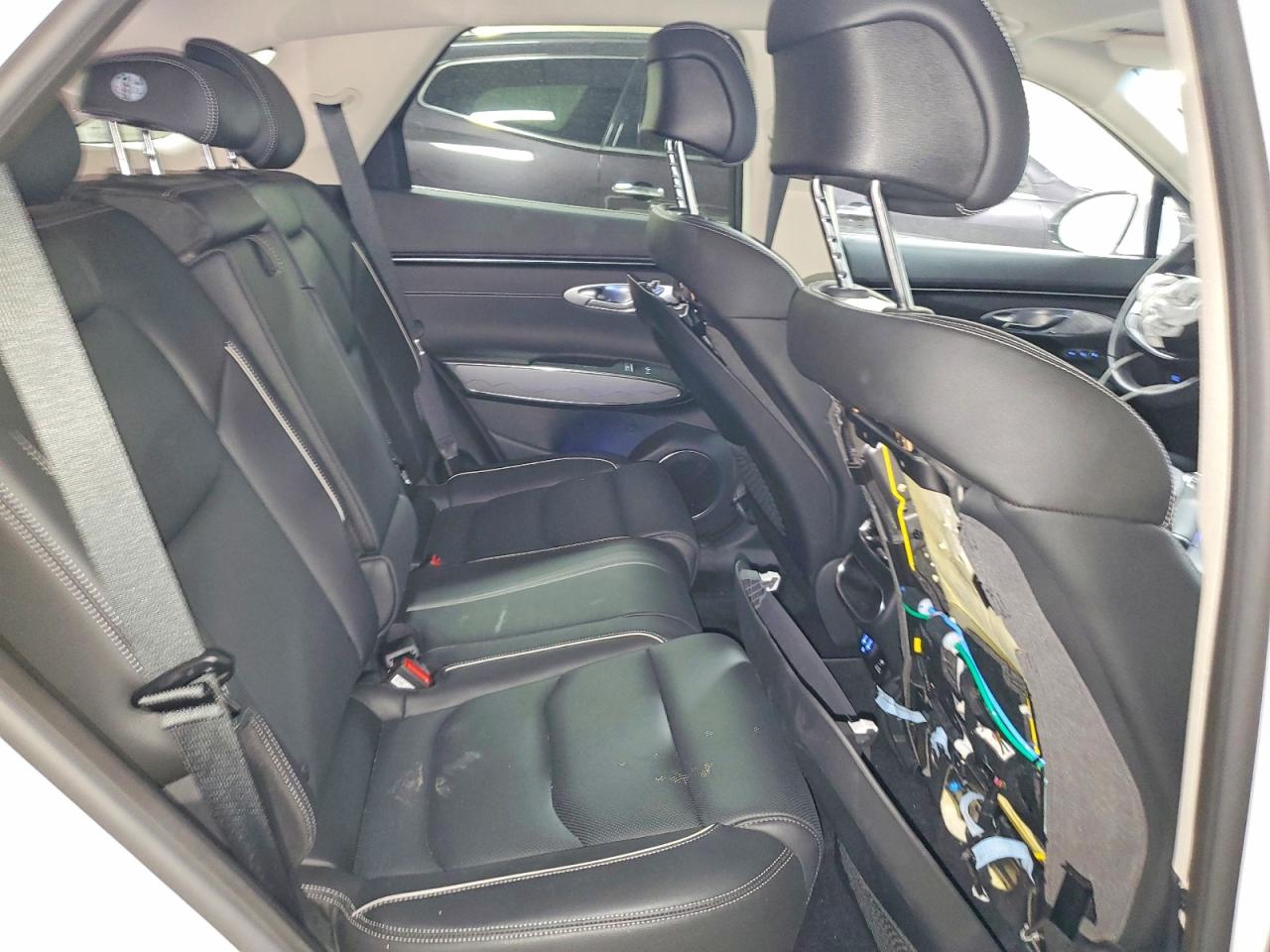 GENESIS GV70 2025 — 11