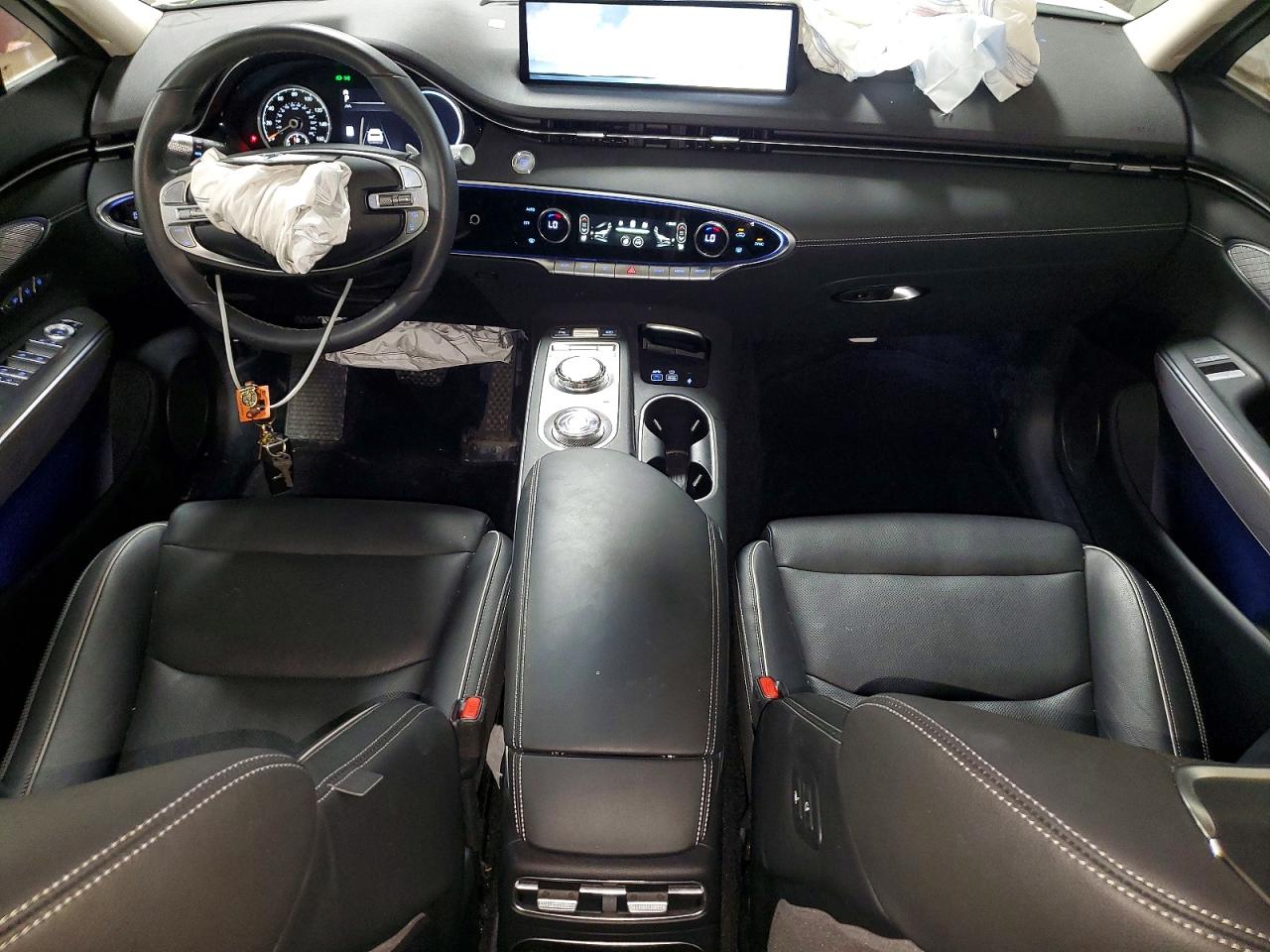 GENESIS GV70 2025 — 9