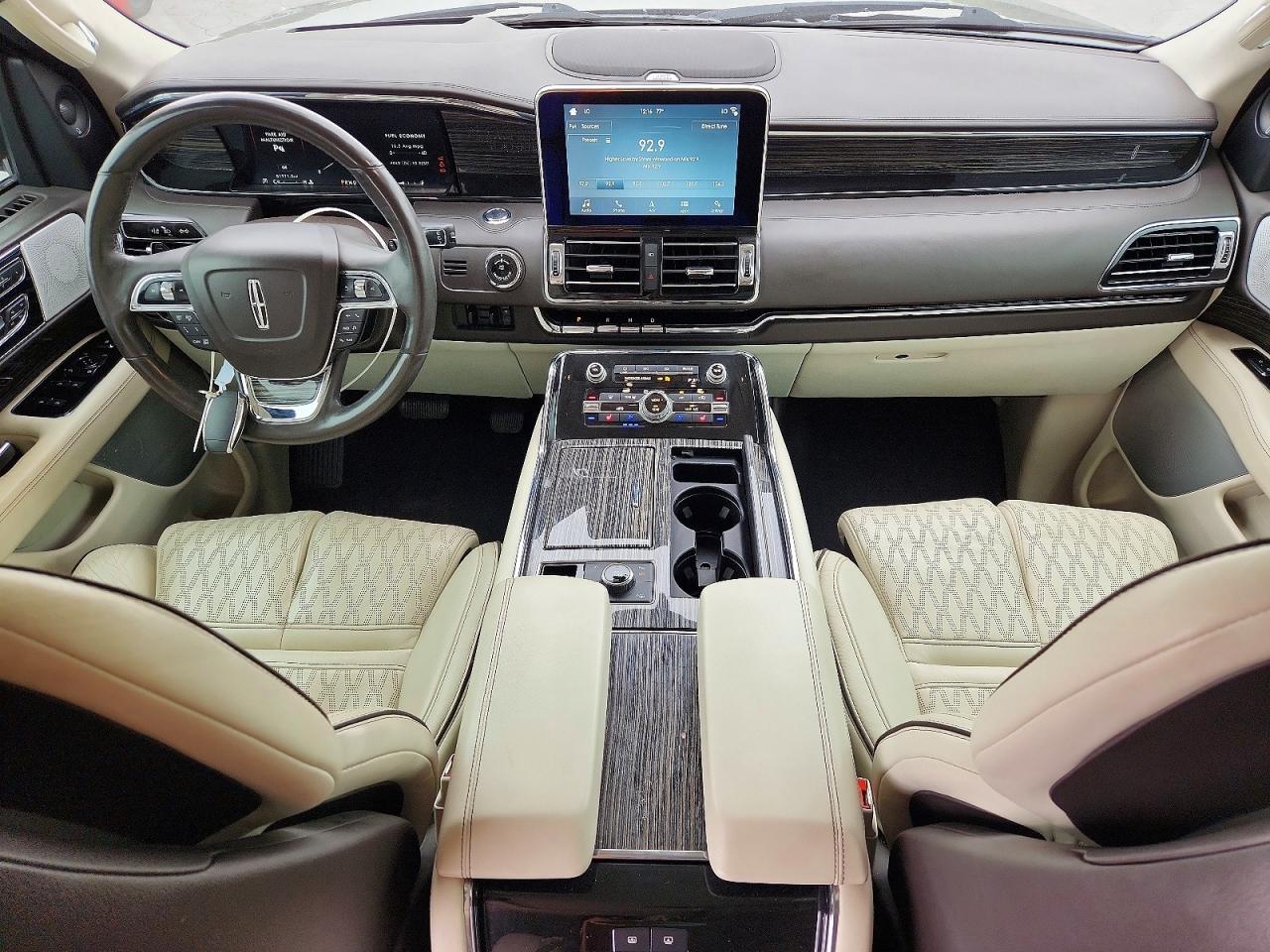 LINCOLN NAVIGATOR 2018 — 9