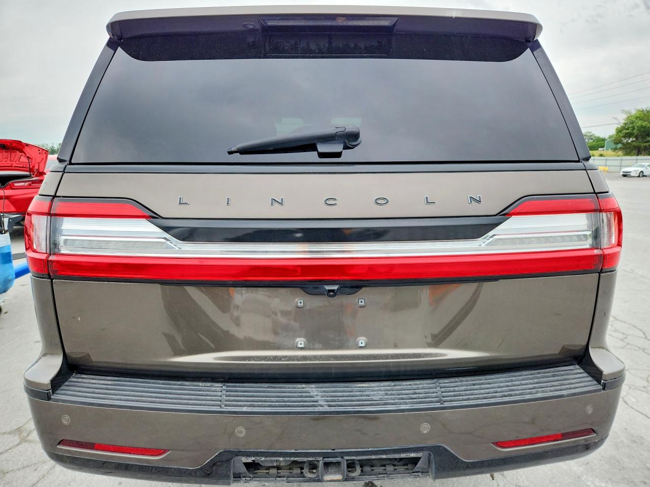 LINCOLN NAVIGATOR 2018 — 7