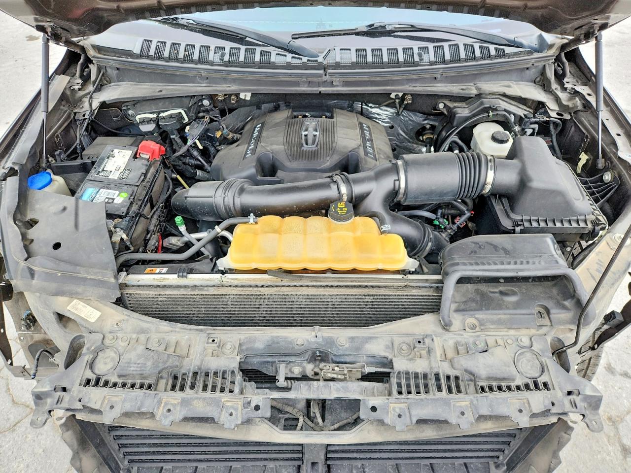 LINCOLN NAVIGATOR 2018 — 13