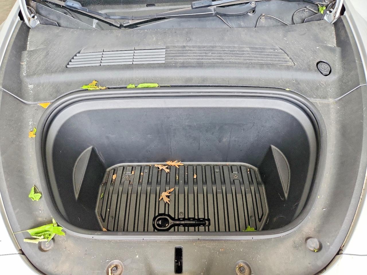 TESLA MODEL Y 2021 — 12
