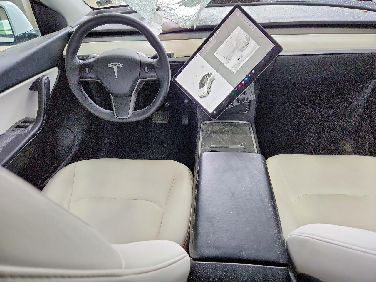 TESLA MODEL Y 2021 — 9