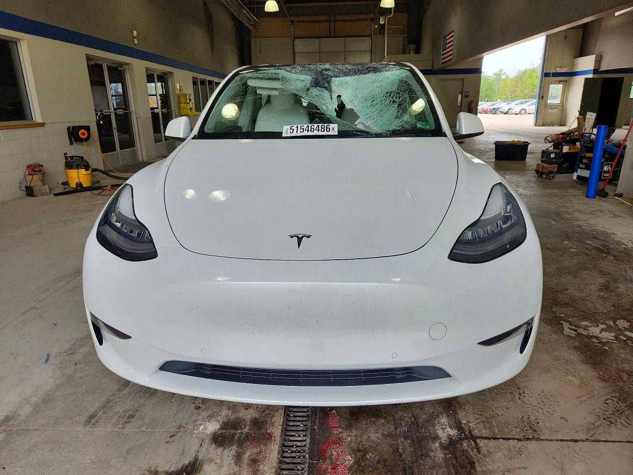 TESLA MODEL Y 2021 — 6