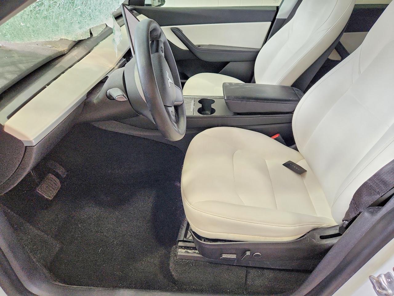 TESLA MODEL Y 2021 — 8