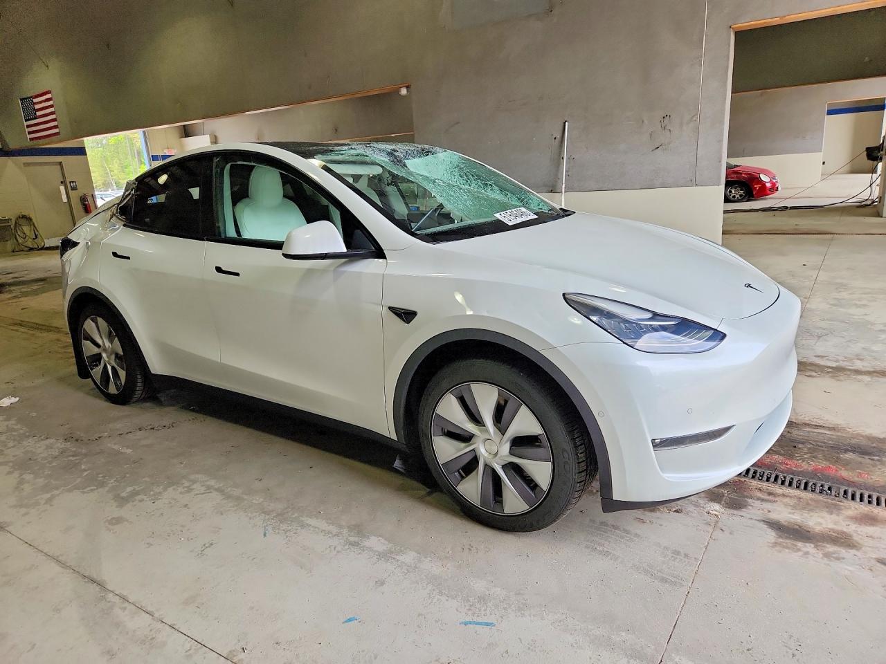 TESLA MODEL Y 2021 — 5