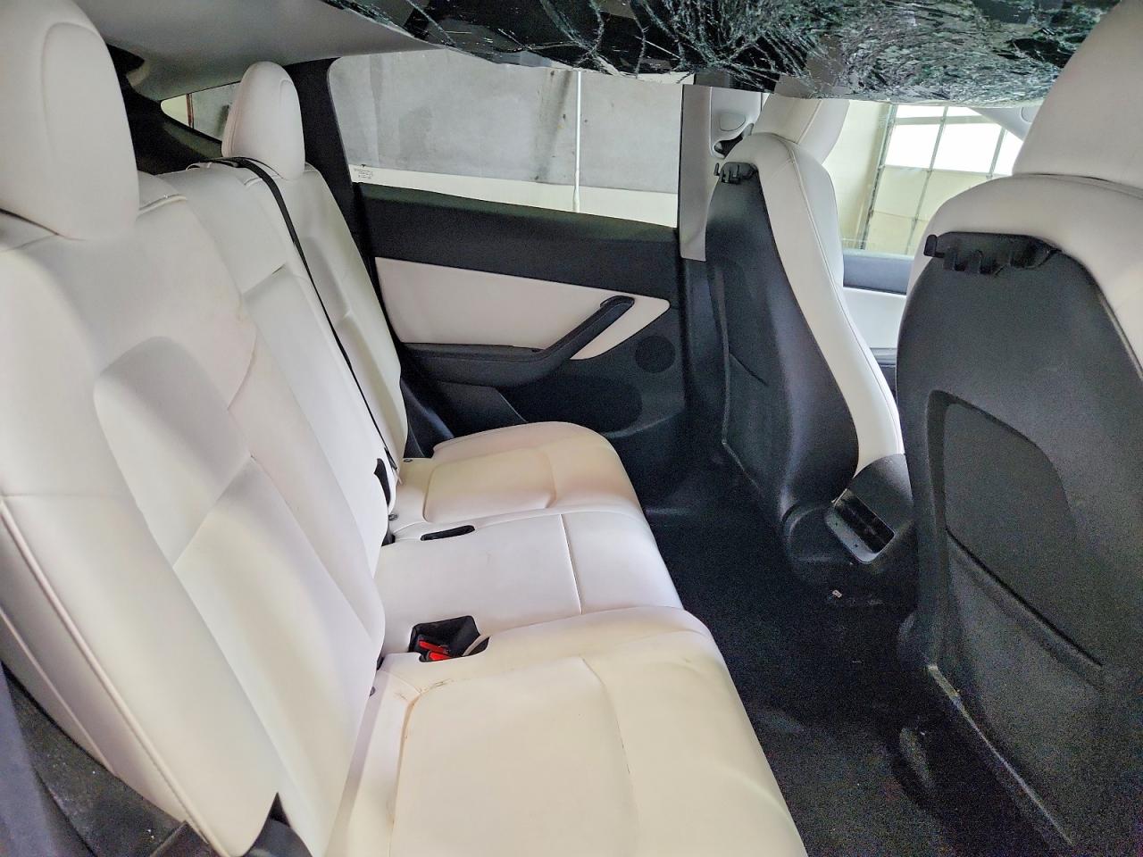 TESLA MODEL Y 2021 — 11