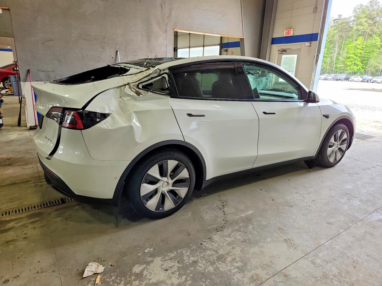 TESLA MODEL Y 2021 — 4