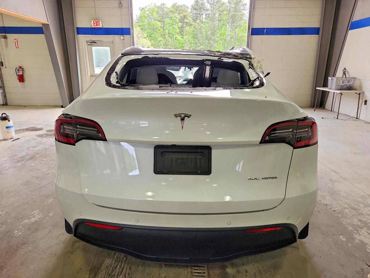 TESLA MODEL Y 2021 — 7