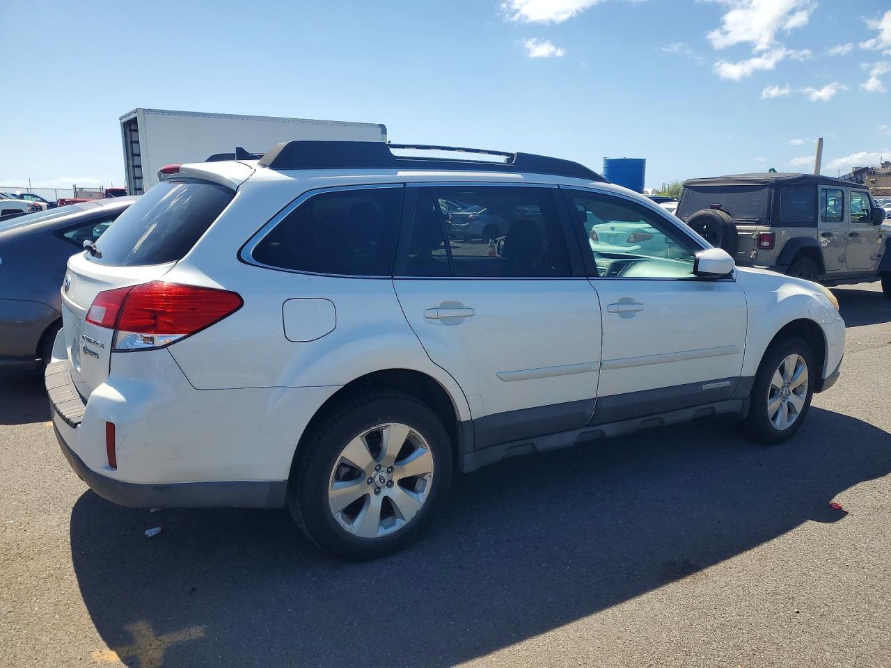 SUBARU OUTBACK 2011 — 4
